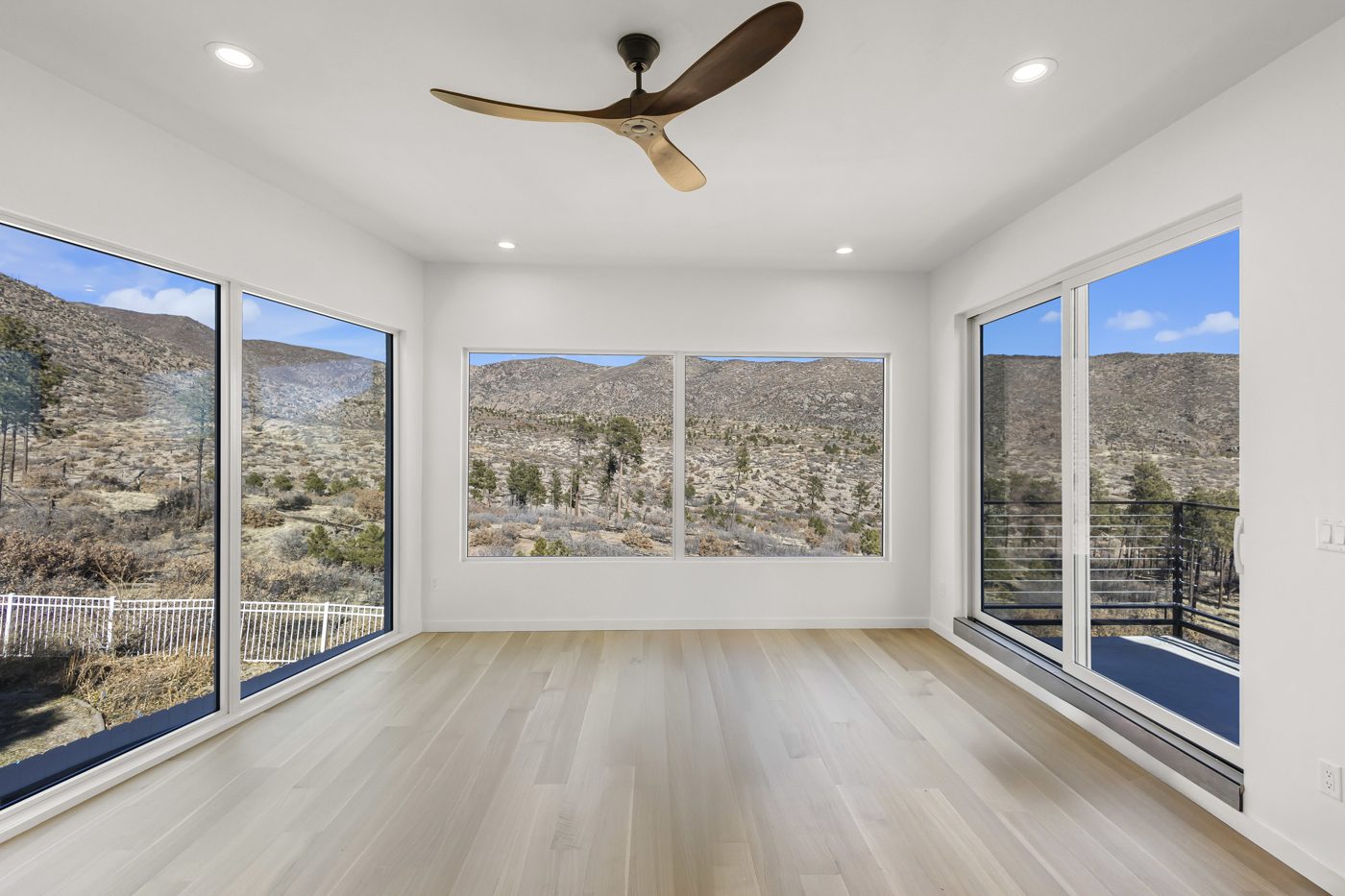 Los Alamos — view room