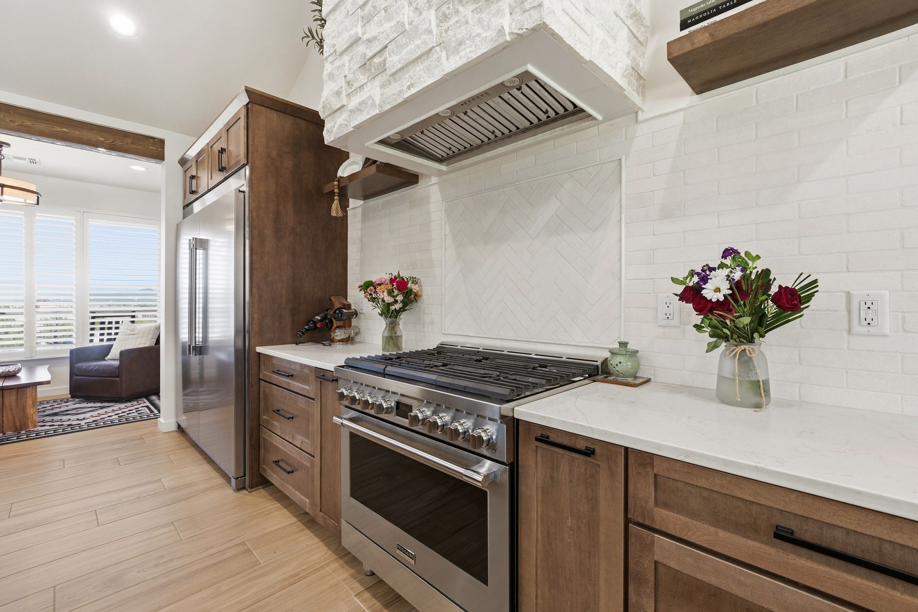 Tijeras — range and stone hood detail
