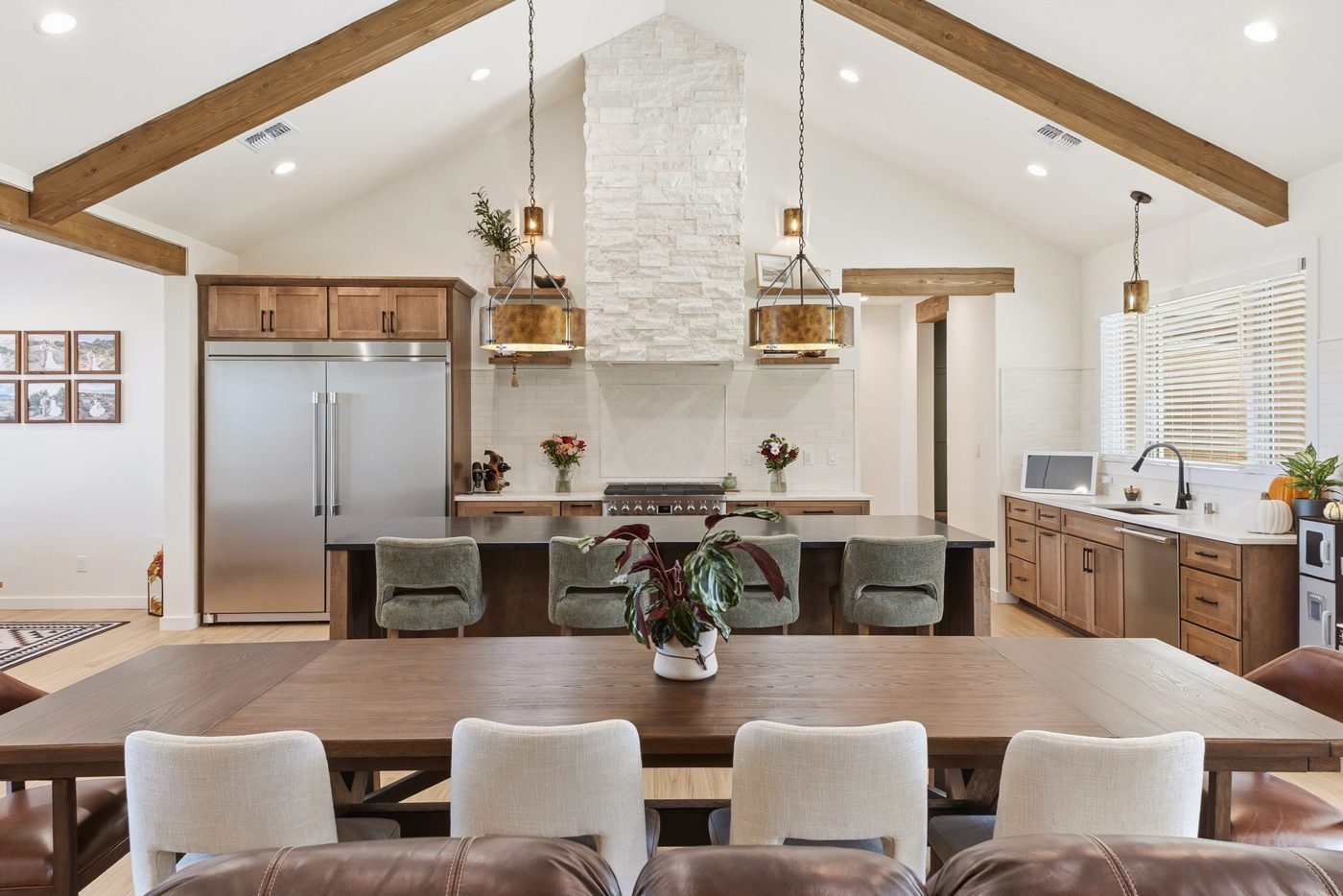 Tijeras — kitchen and dining