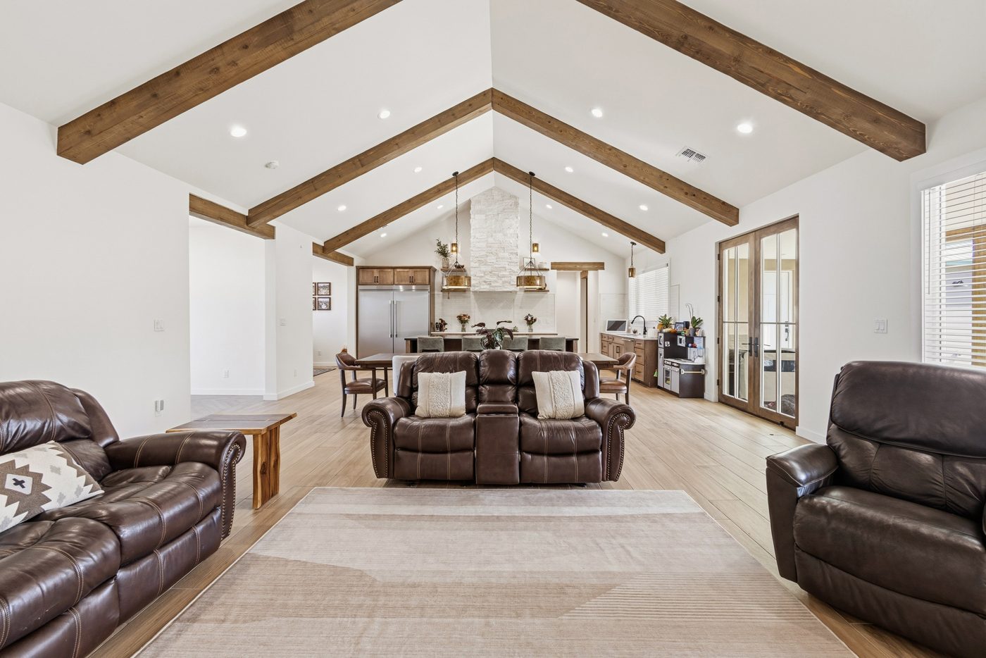 Tijeras — great room