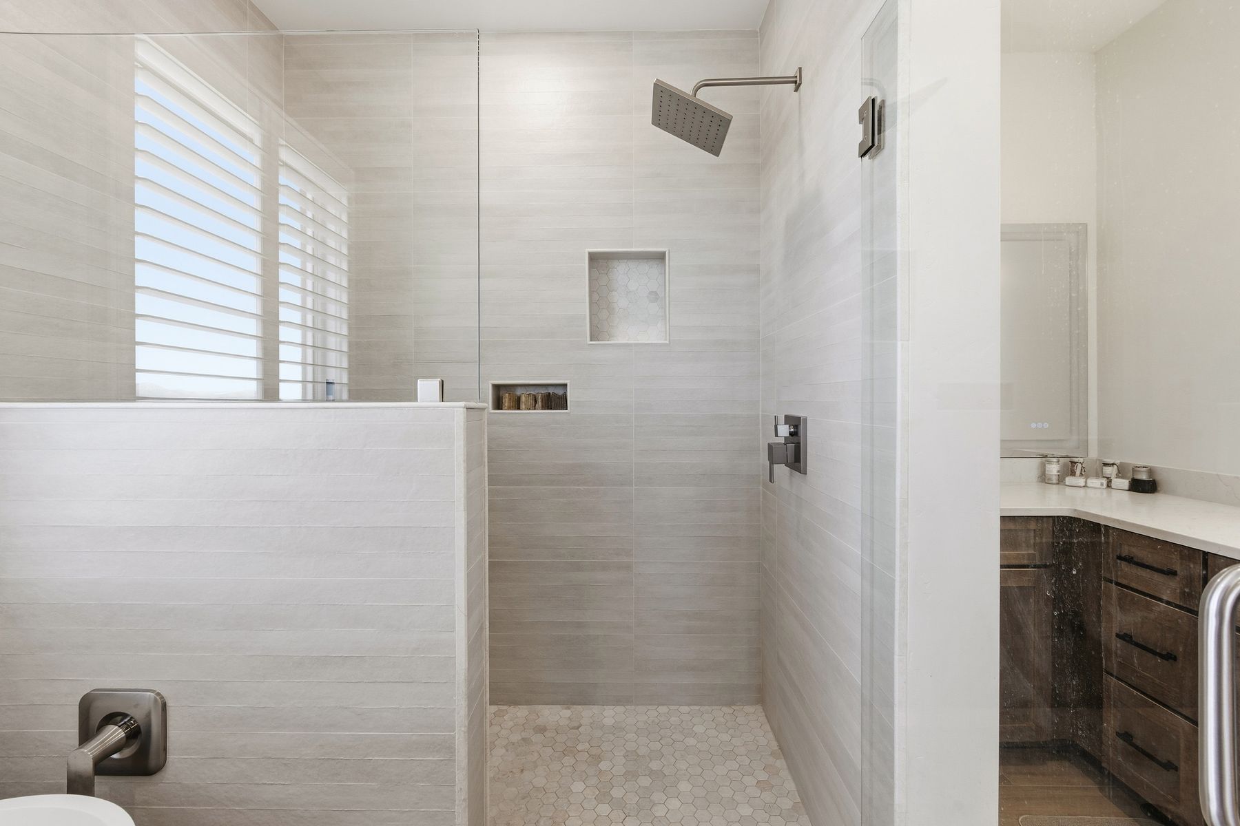 Tijeras — walk-in shower