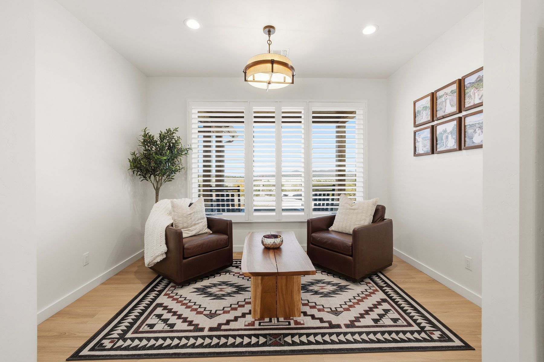 Tijeras — sitting room